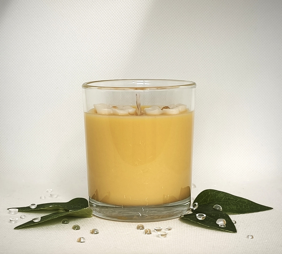 Bougie Fleur d’Oranger dans son contenant en verre, vue de face